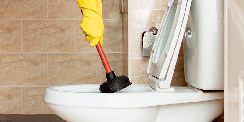Clogged Toilet? When to Call a Plumber